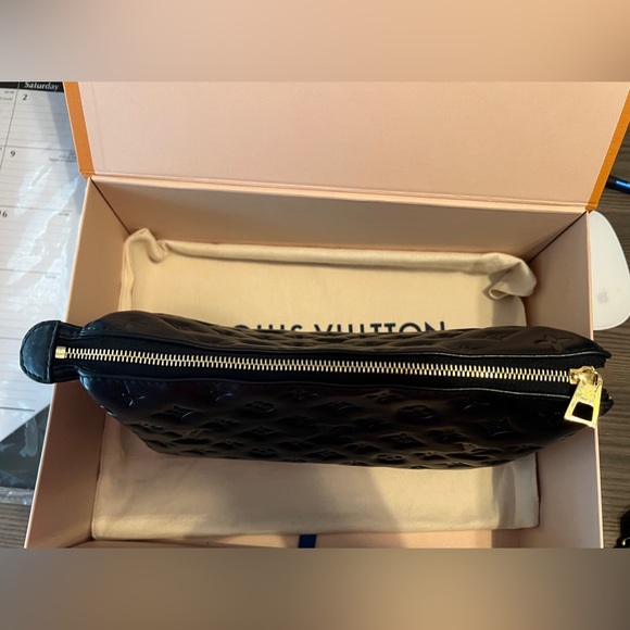 Louis Vuitton Coussin PM in Noir - Picture 3 of 16